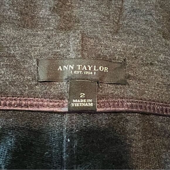 Ann Taylor grey mini skirt with tie. - Picture 4 of 8